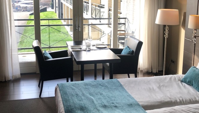 optional: private dining table at your room